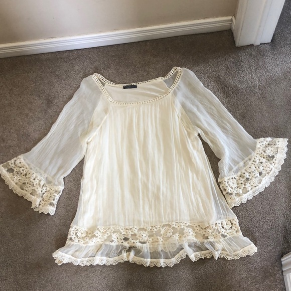 Piazza Del Tempio | 100% Silk Embroidered Italian Blouse - Picture 2 of 13